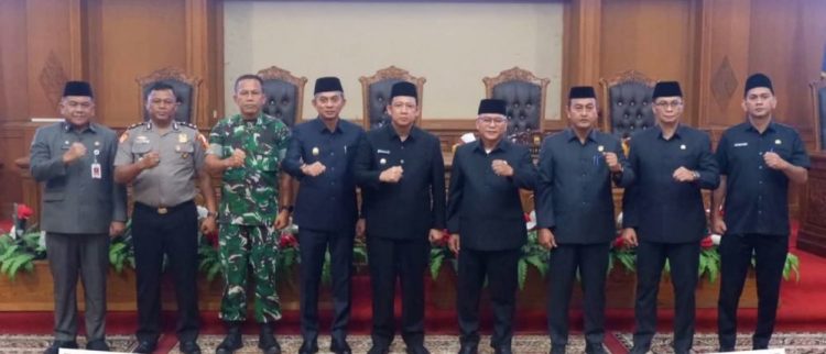 Aidi Hatta Ketua DPRD Muaro Jambi Pimpin Paripurna Dengan Agenda LKPJ Bupati Tahun Anggaran 2025