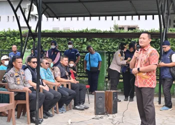 Ditreskrimsus Polda Jambi Salurkan 10 Ton Air Bersih dan 100 Paket Sembako untuk Warga Kenali Asam Atas