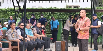 Ditreskrimsus Polda Jambi Salurkan 10 Ton Air Bersih dan 100 Paket Sembako untuk Warga Kenali Asam Atas